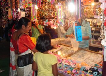 Numaish: Hyderabadi shoppers on a roll